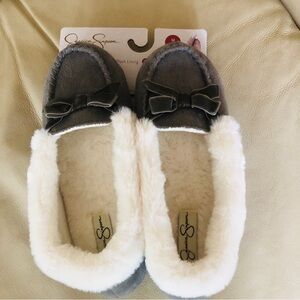🎄🎁 NWT: Jessica Simpson Gray Women's Slippers